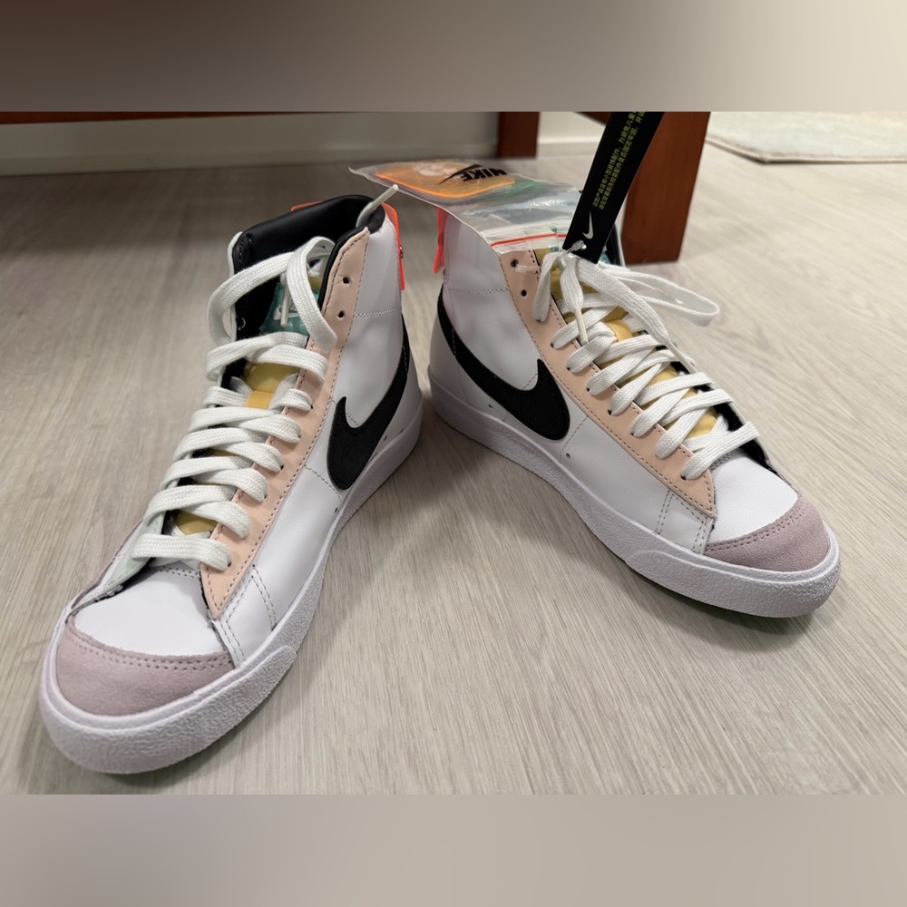 Nike woman Blazer Mid77 limited edition White, Black, and Pink High-Top Sneakers